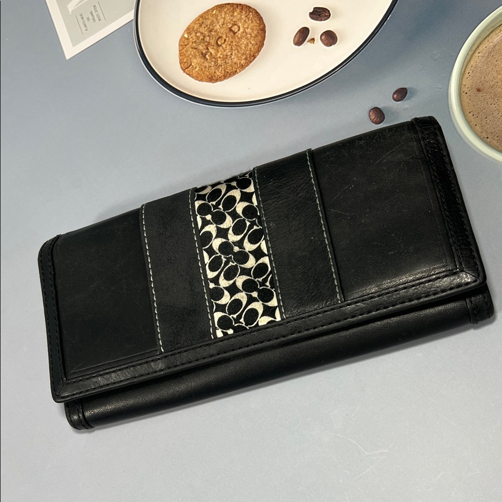 🌺 COACH BLACK WALLET WITH PATTERNED ACCENT SIGNATURE LOGO JACQUARD PRINT